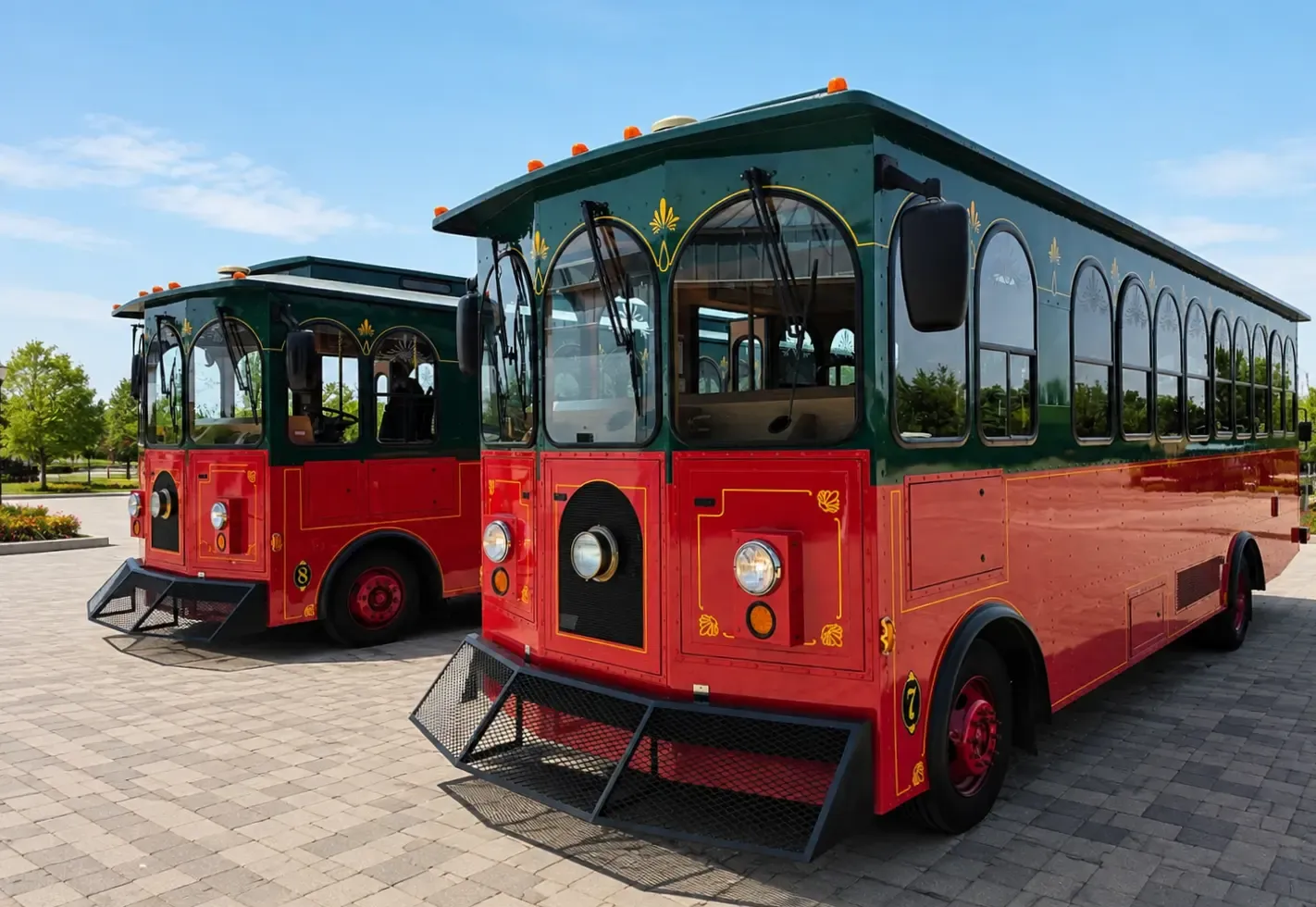 festive trolley: Green-and-red festive trolley exterior