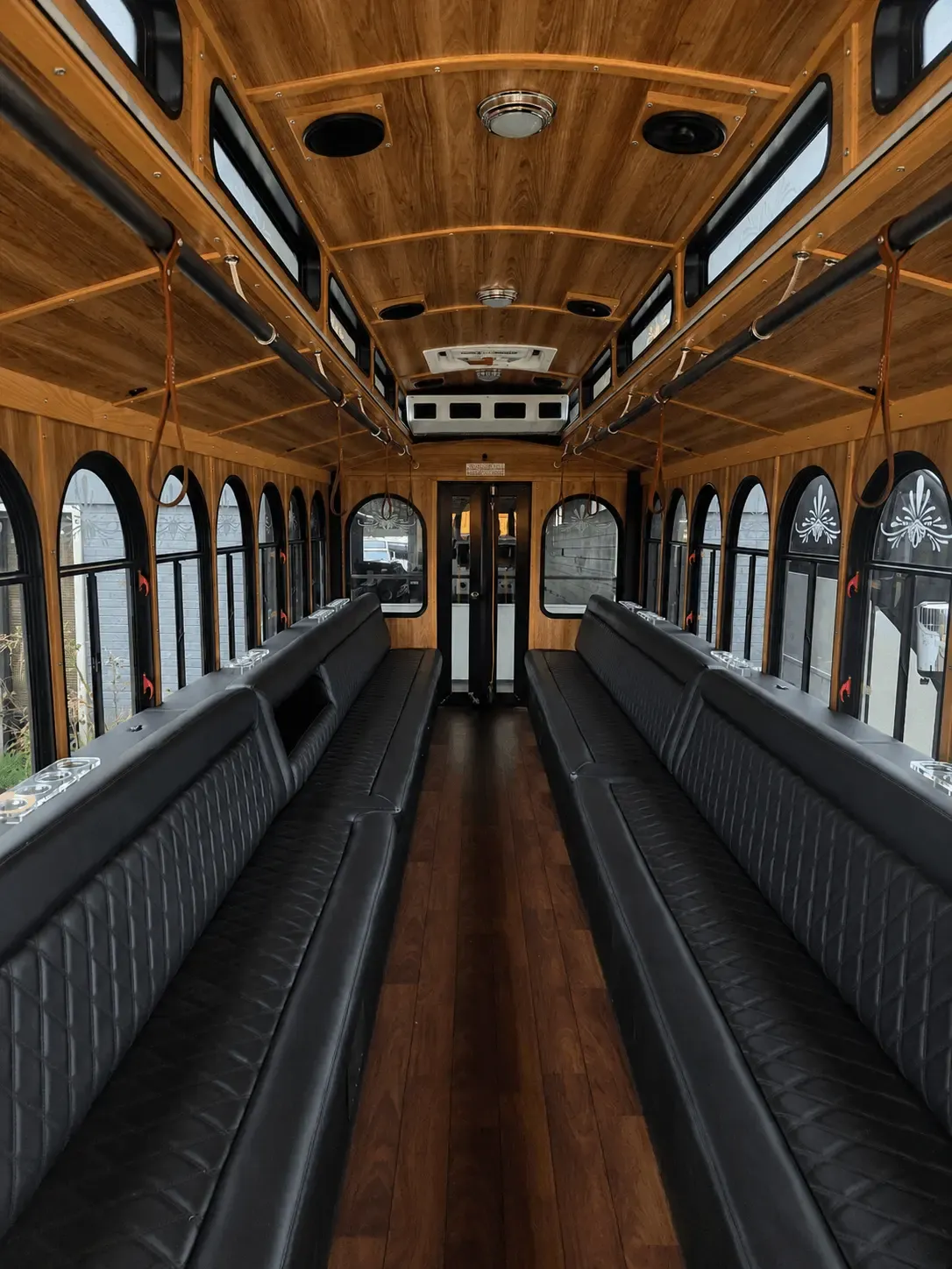 limo trolley: Open center aisle