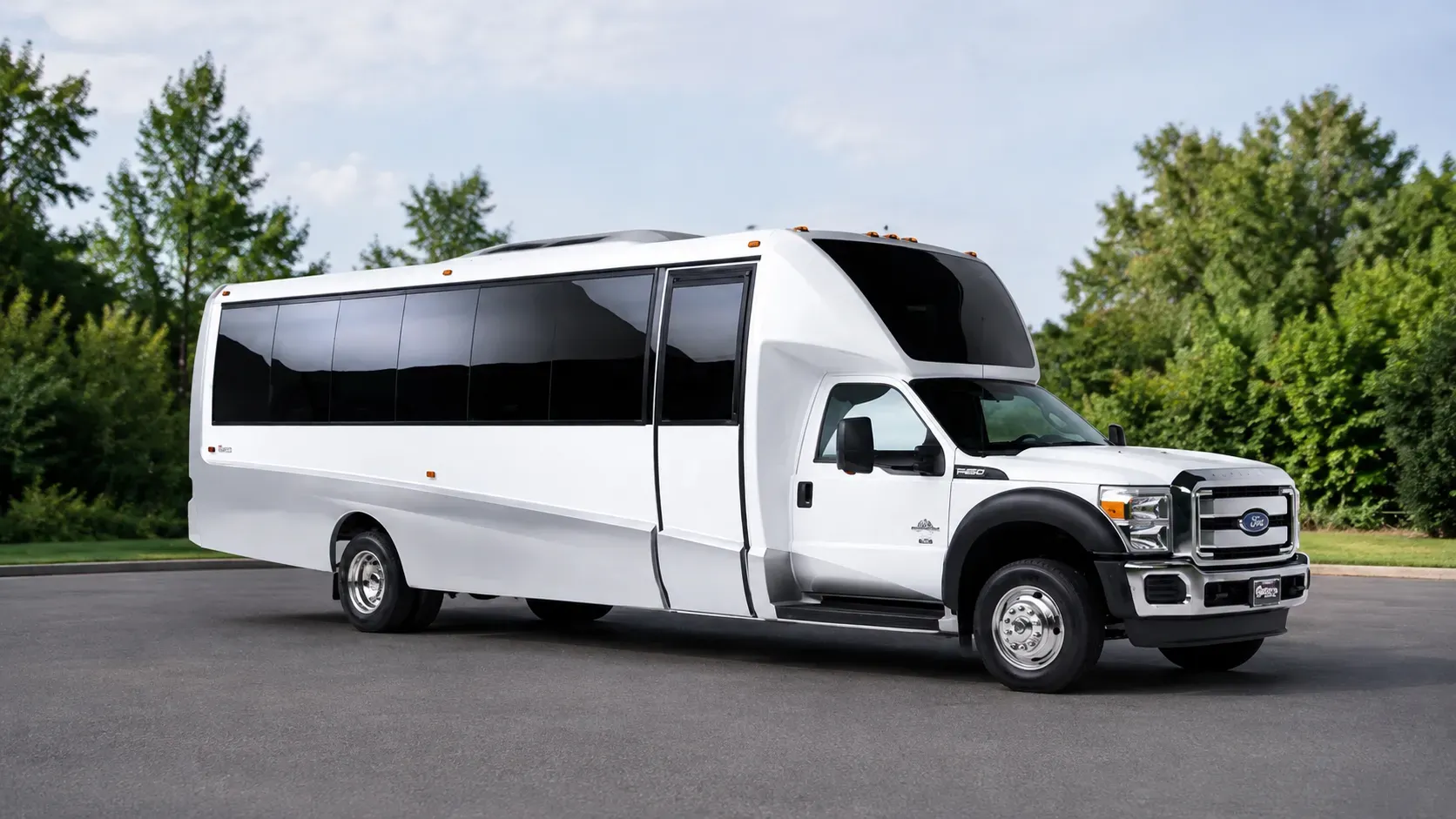 small coach bus: Small coach exterior