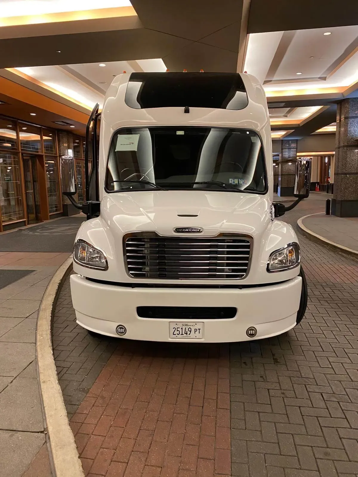 super coach bus: Exterior view 2